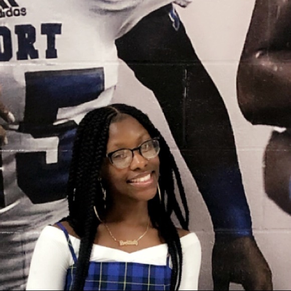 Meet your Posher, Makiya - Picture 1 of 1
